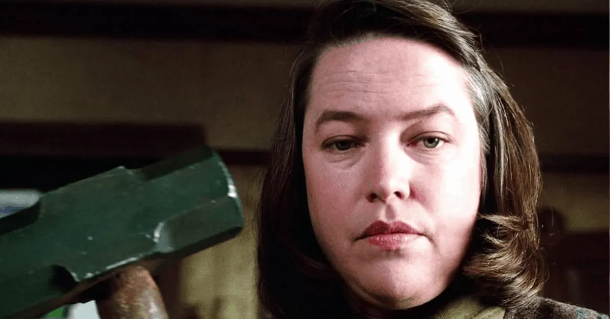 Annie Wilkes holding a sledgehammer in Misery